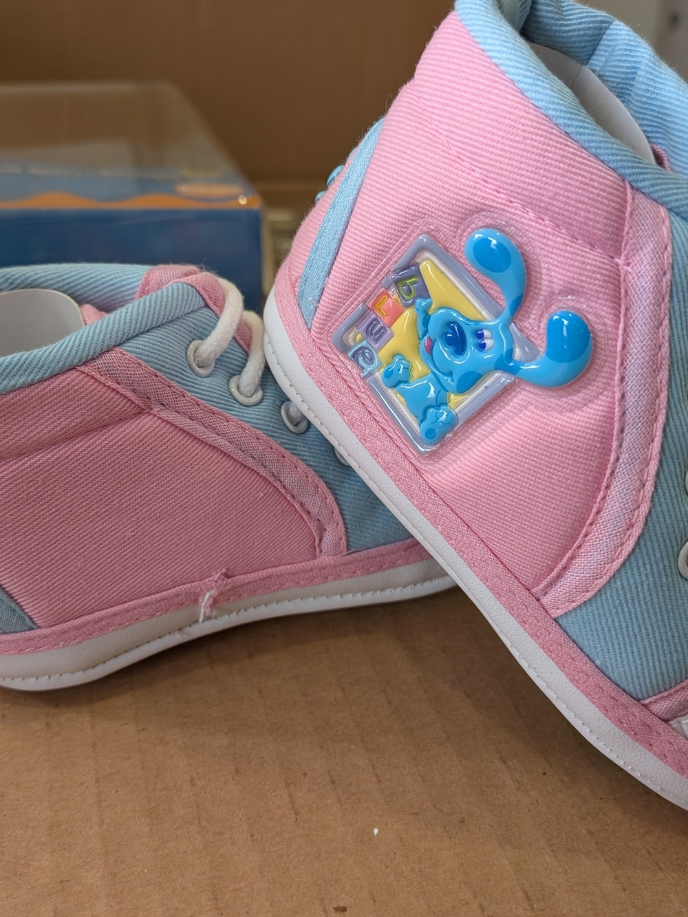 Blue's Clue Baby soft shoes in pink